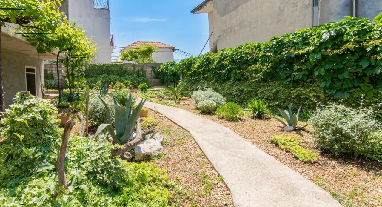 Apartments Denis Makarska Eksteriør billede
